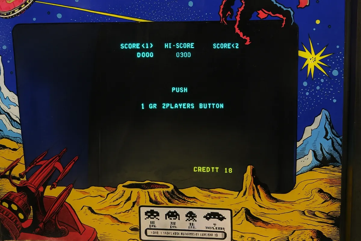 La borne Space Invaders Midway de 1978, écran rallumé après réparation