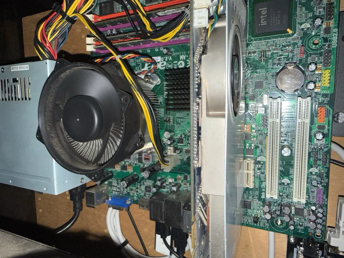Le PC de récupération installé dans la borne